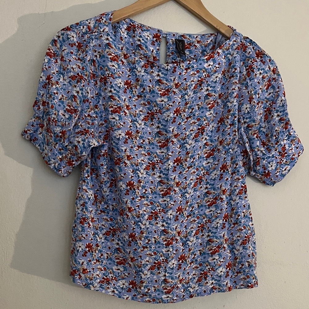 Light Blue Floral Short Sleeve Blouse with Puff Sleeves
